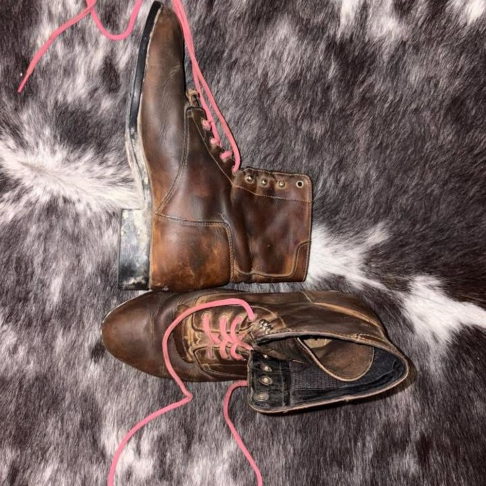 Ariat Brown Lace Up Boots with Pink Laces